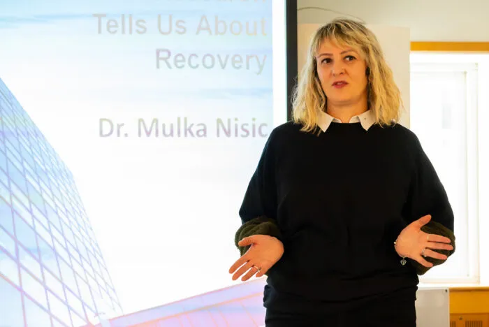 Mulka Nišićs föreläser.